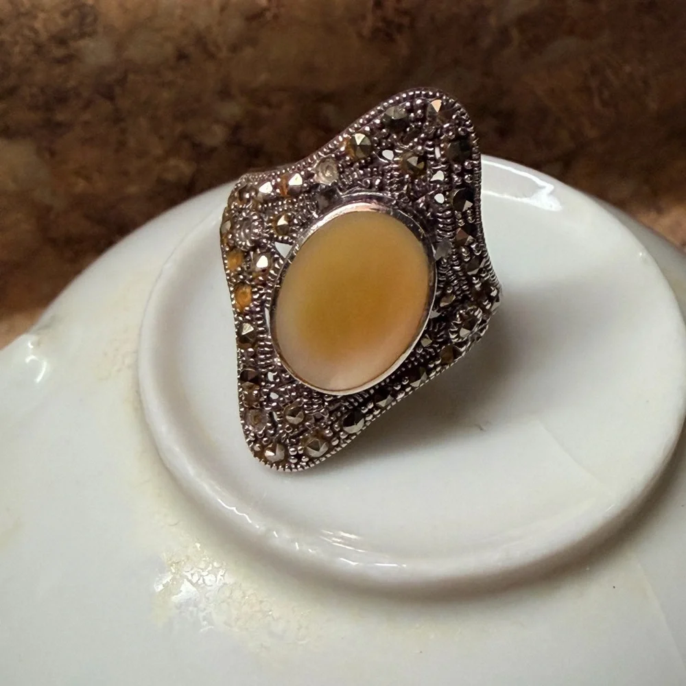 Vintage Mother of‎ Pearl & Marcasite Sterling Silver Ring size 8.5